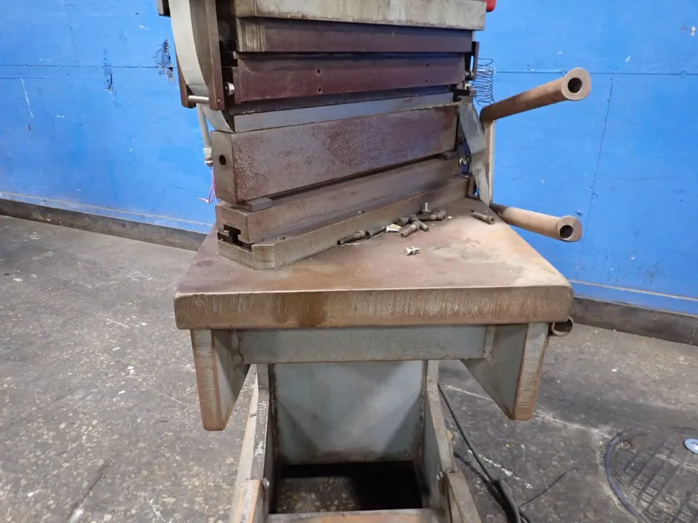 Hannifin 28 Ton Hydraulic Press - T 1922