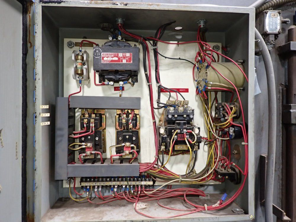 Hannifin 28 Ton Hydraulic Press - T 1922