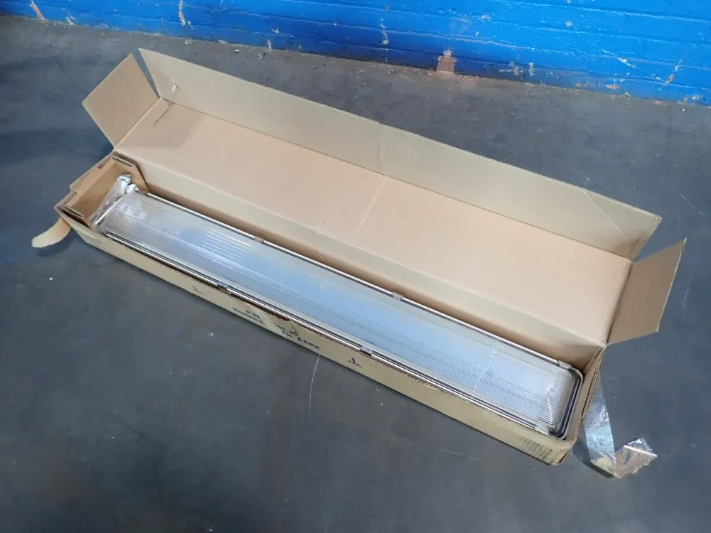 Lithonia Lighting 52" Light Fixture - 40l083