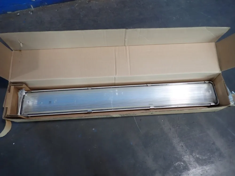 Lithonia Lighting 52" Light Fixture - 40l083