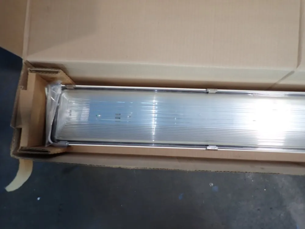 Lithonia Lighting 52" Light Fixture - 40l083