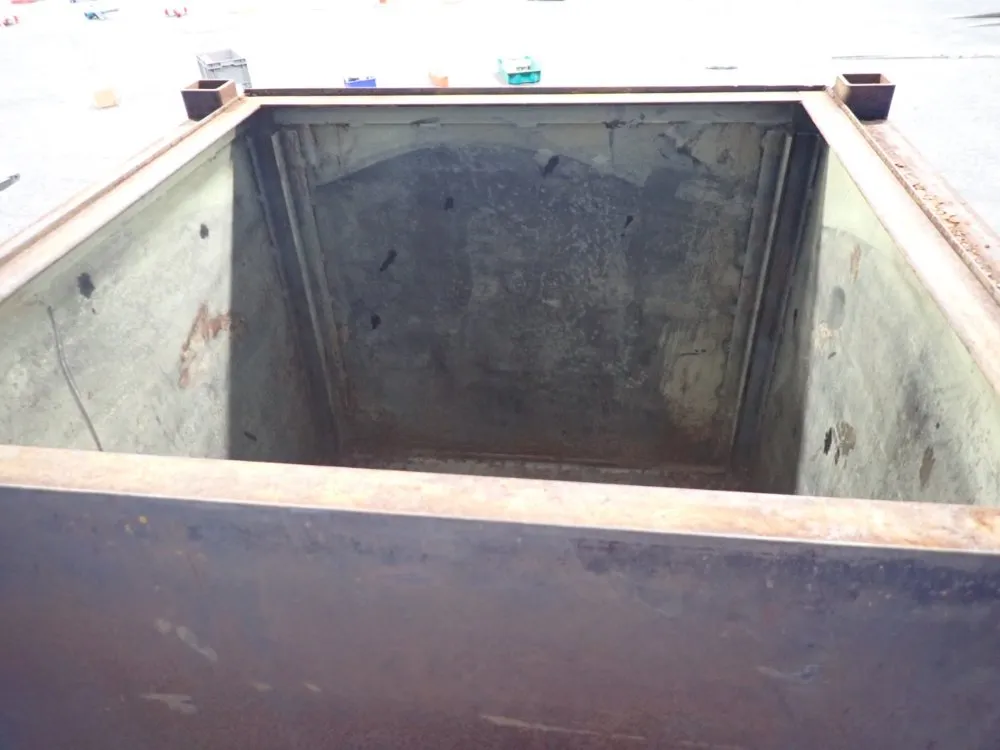 39" X 41" X 54" Hopper