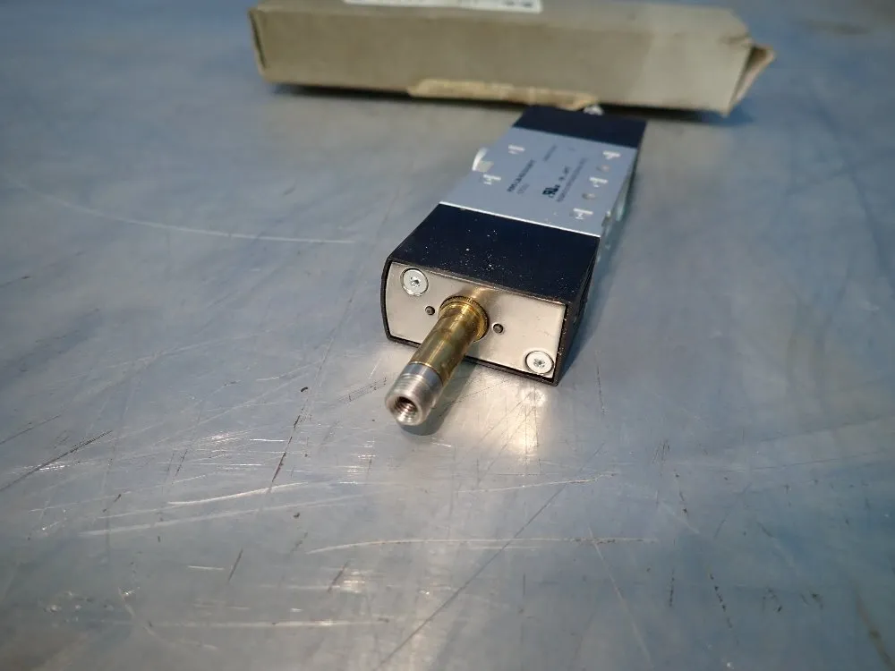 Festo Lot Of 2 Solenoid Valve - Vuvs-l20-b52-d-g18-f7