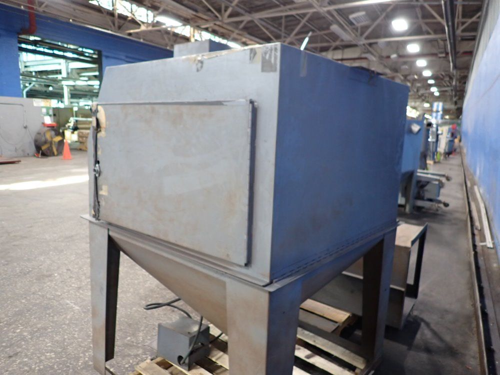 Trinco 47 1/2" X 47 1/2" X 30" Blast Cabinet - 48x48sl/delux