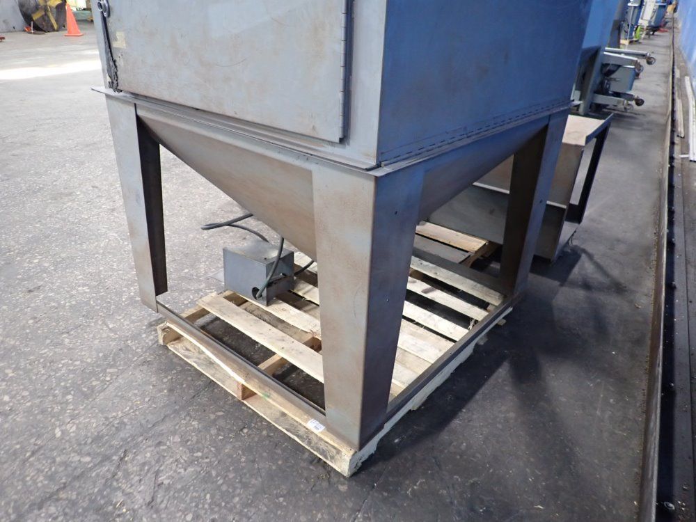 Trinco 47 1/2" X 47 1/2" X 30" Blast Cabinet - 48x48sl/delux