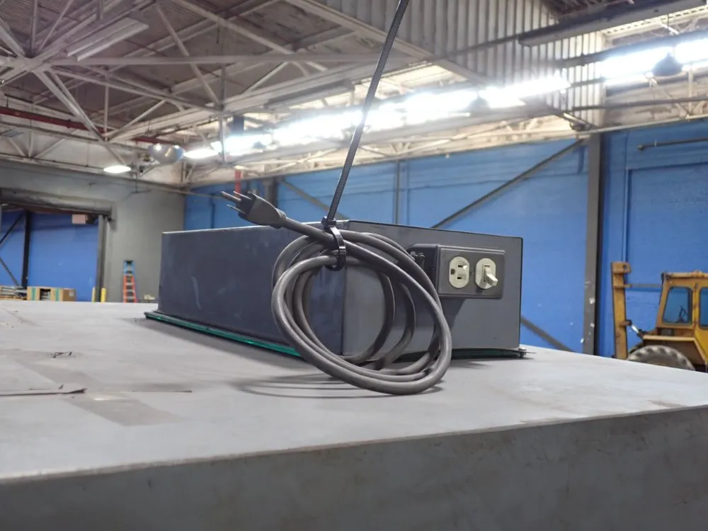 Trinco 47 1/2" X 47 1/2" X 30" Blast Cabinet - 48x48sl/delux