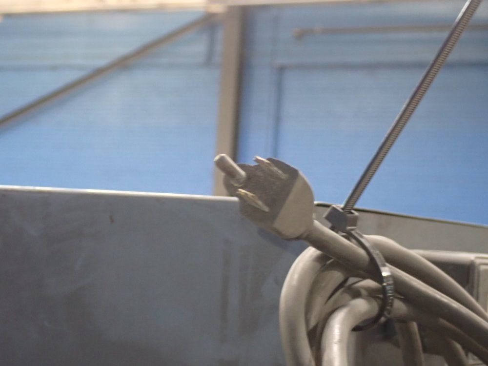 Trinco 47 1/2" X 47 1/2" X 30" Blast Cabinet - 48x48sl/delux