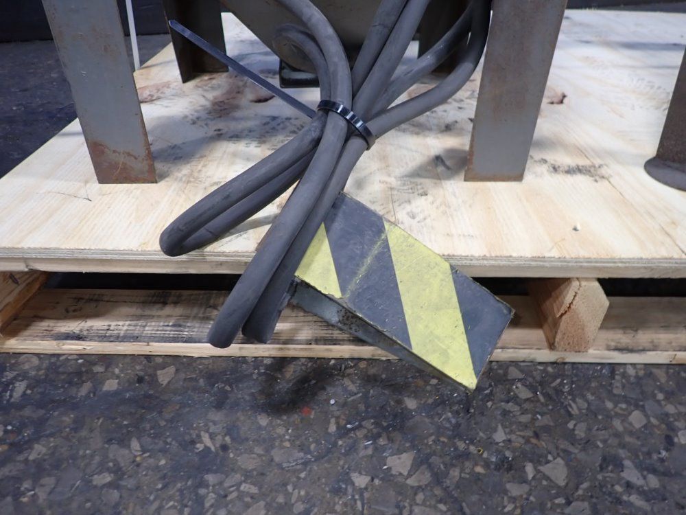 15" X 18" X 14" Blast Cabinet