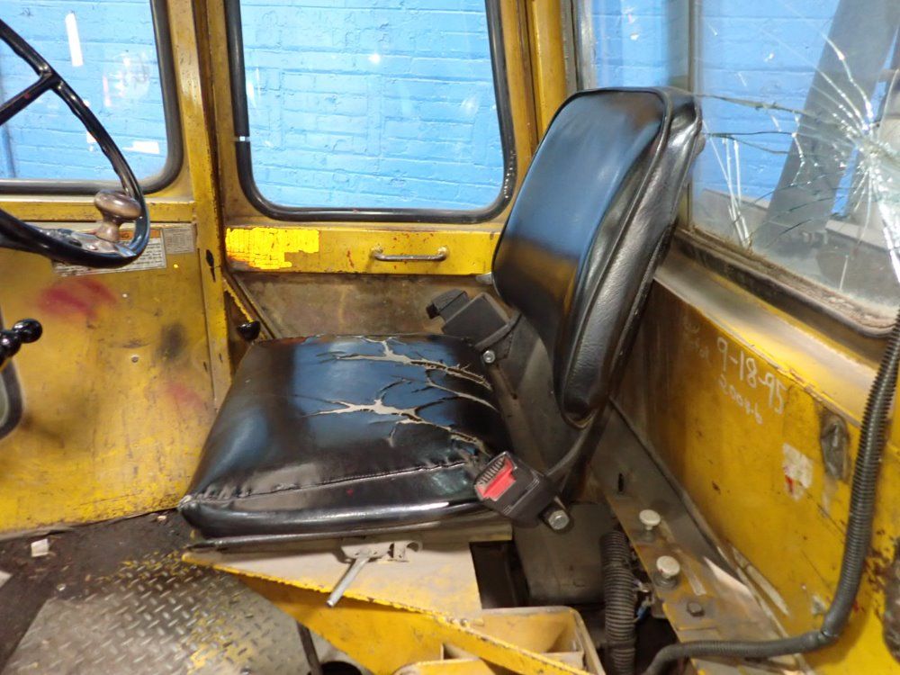 Allis Chalmers Diesel Forklift - Ea 700