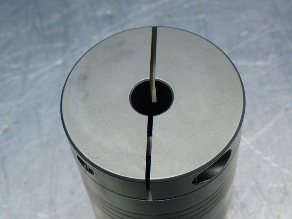 Helicat Od: 2 1/4 In, Length: 3 1/2 In, Bore: 1/2 In Mc7c-series Flexible Stainless Steel Integral Clamp - Mc7c225-16-16