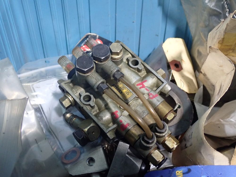 Epic Housing Plug, Connectors, Pressure Gauge