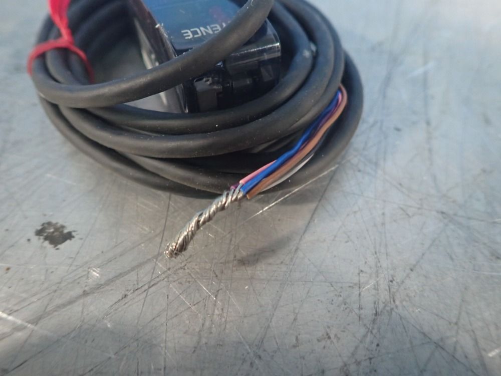 Keyence Fiber Optic Sensor - Cz-v21a