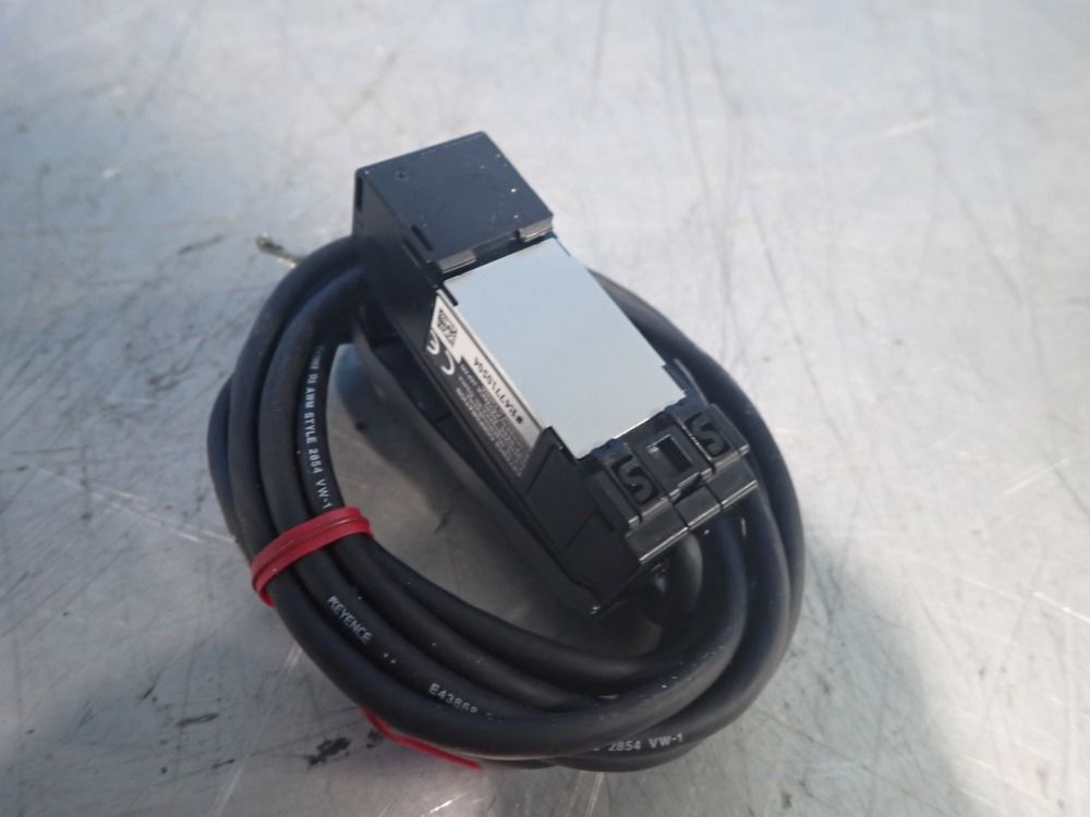 Keyence Fiber Optic Sensor - Cz-v21a