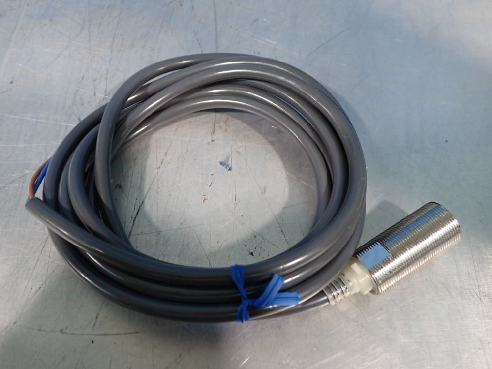 Omron Lot Of 12 Proximity Switch - E2e-x7d1-n