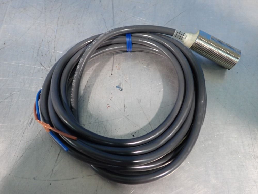 Omron Lot Of 12 Proximity Switch - E2e-x7d1-n