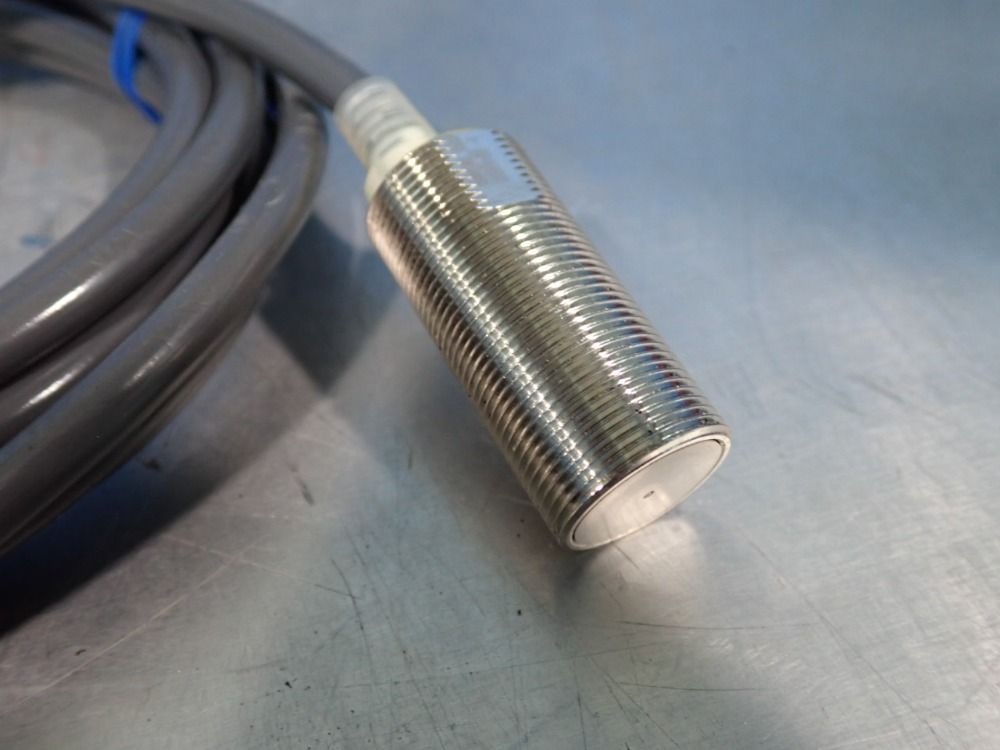 Omron Lot Of 12 Proximity Switch - E2e-x7d1-n