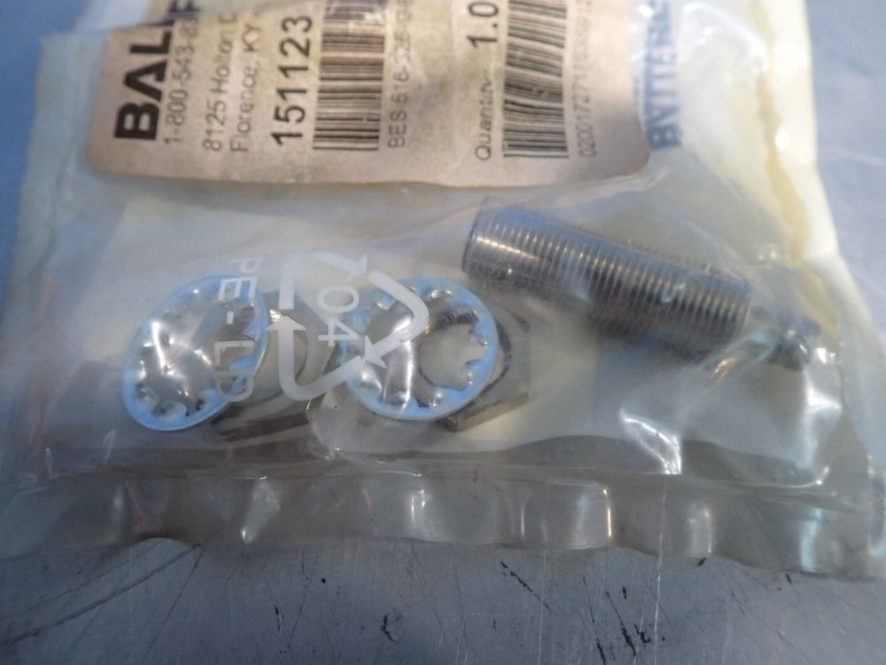 Balluff Lot Of 2 Inductive Sensor - Bes00pz