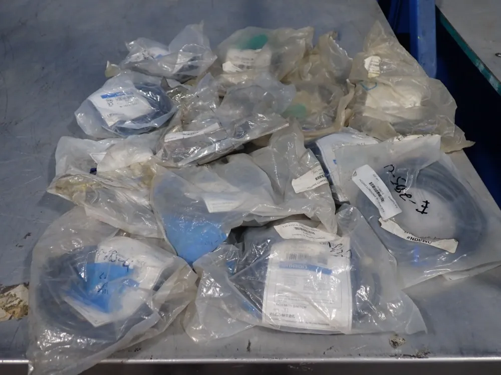 Omron Lot Of 12 Proximity Switch - E2e-x7d1-n