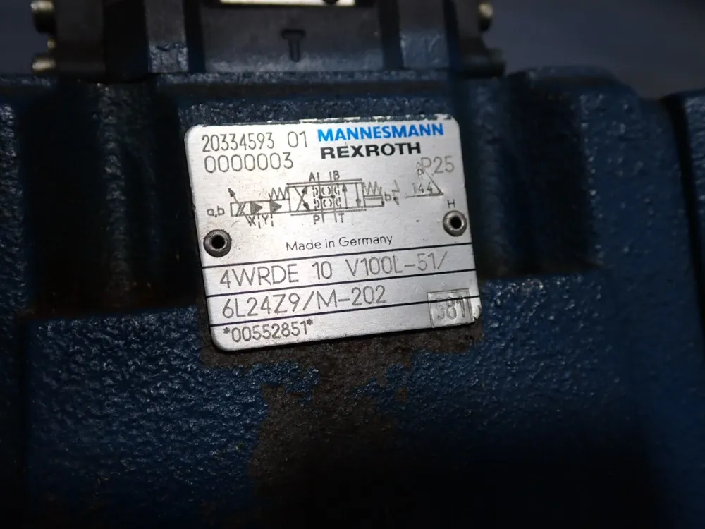 Rexroth Directional Valve - 4wrde10v100l-51/6l24z9/m-202