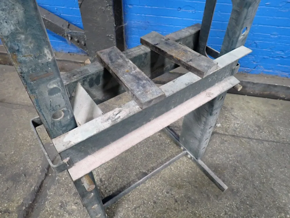 American Equipment Distributors 30 Ton/20 Ton Heavy Duty Industrial Press