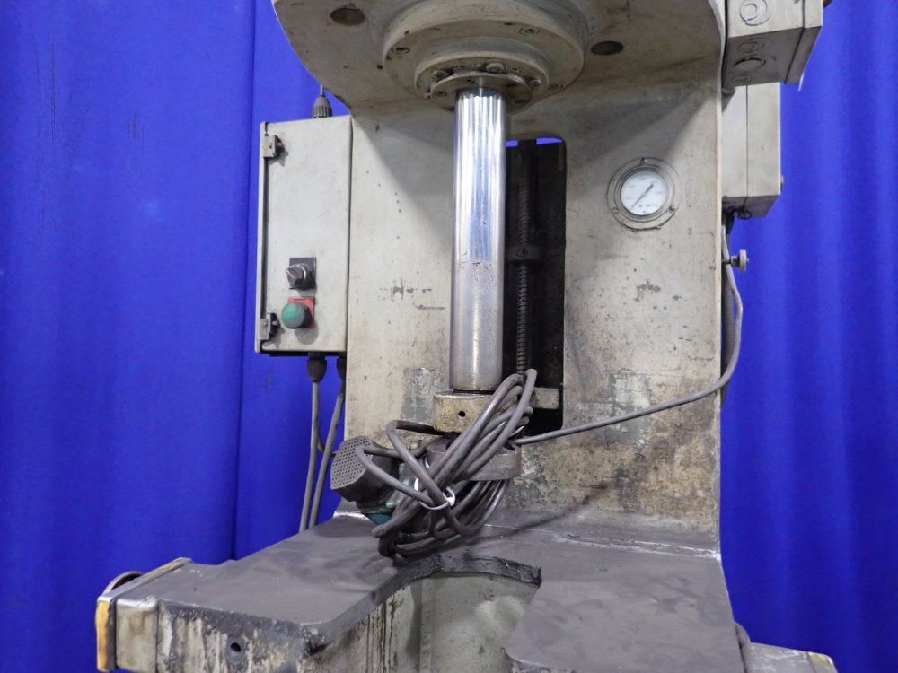 Denison Division 8 Ton Hydraulic Press - S085mc204d267c231a235s206