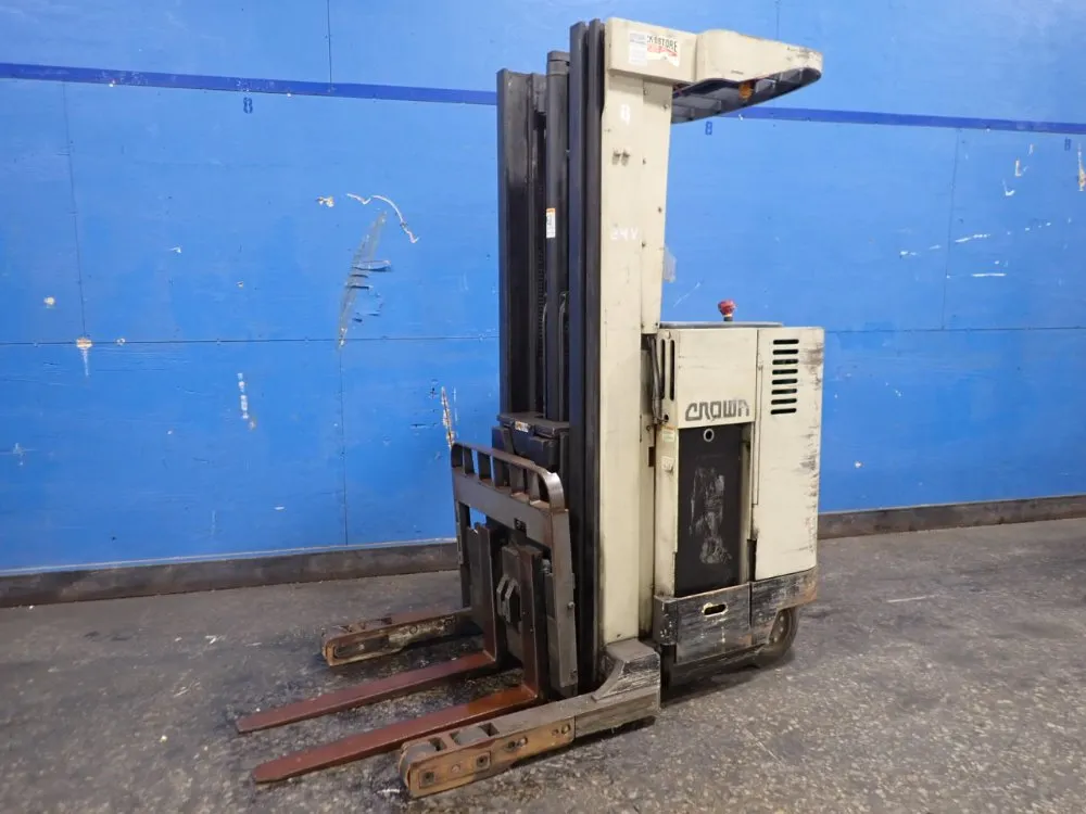 Crown 3500 Lbs Straddle Lift - Rr3000 Series