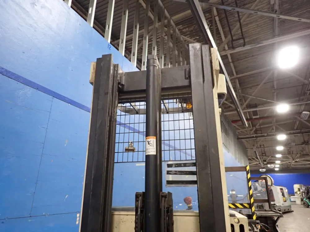 Crown 3500 Lbs Straddle Lift - Rr3000 Series