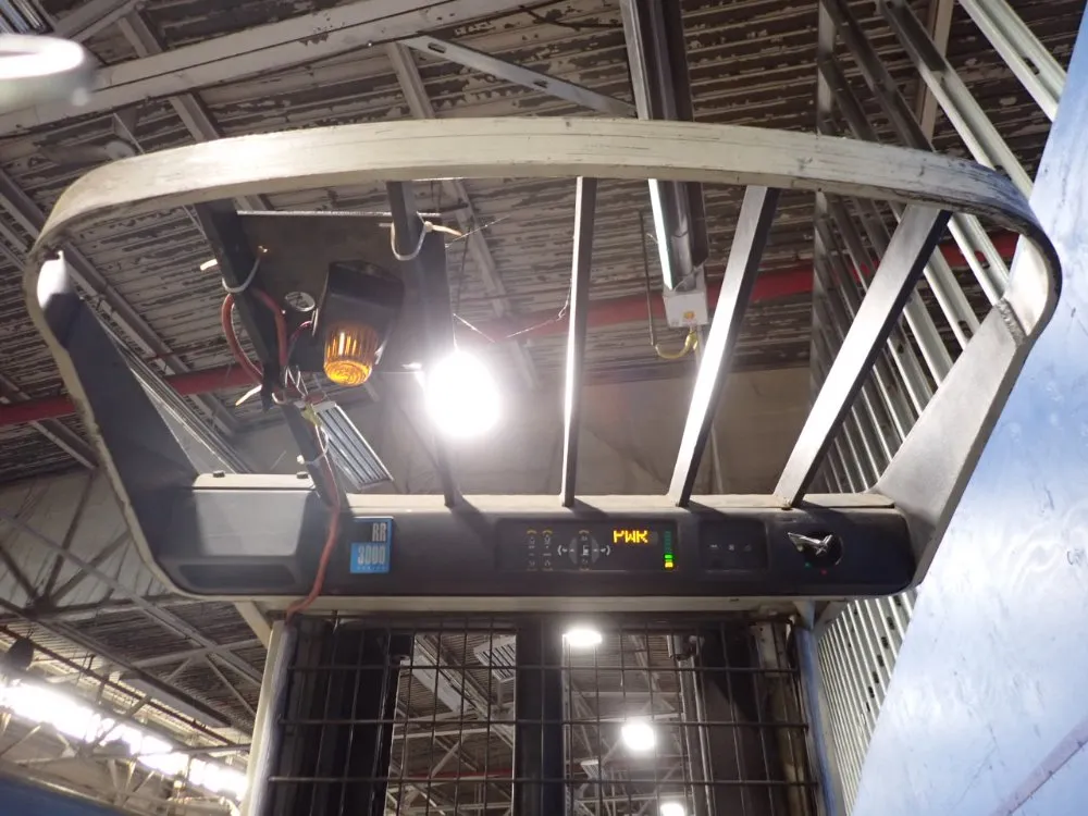 Crown 3500 Lbs Straddle Lift - Rr3000 Series