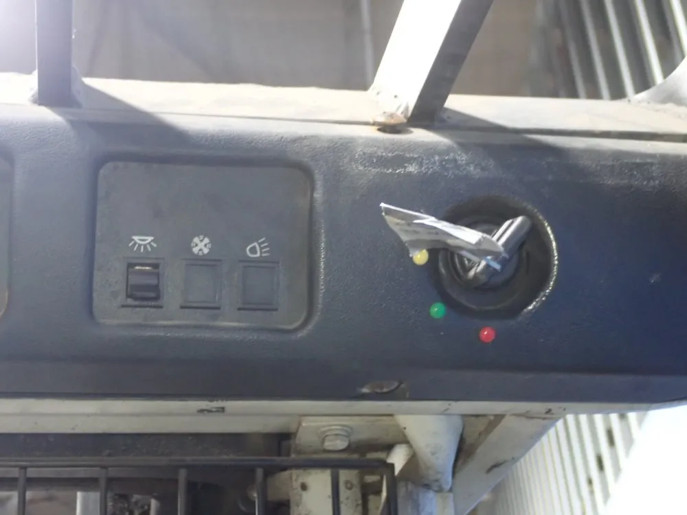 Crown 3500 Lbs Straddle Lift - Rr3000 Series