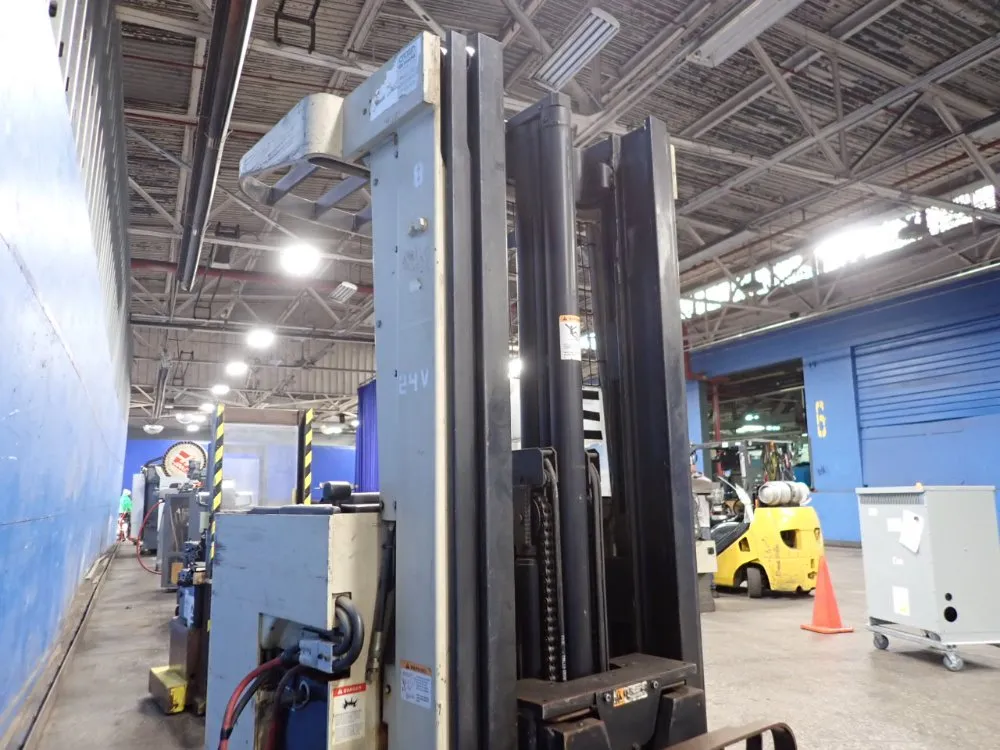 Crown 3500 Lbs Straddle Lift - Rr3000 Series