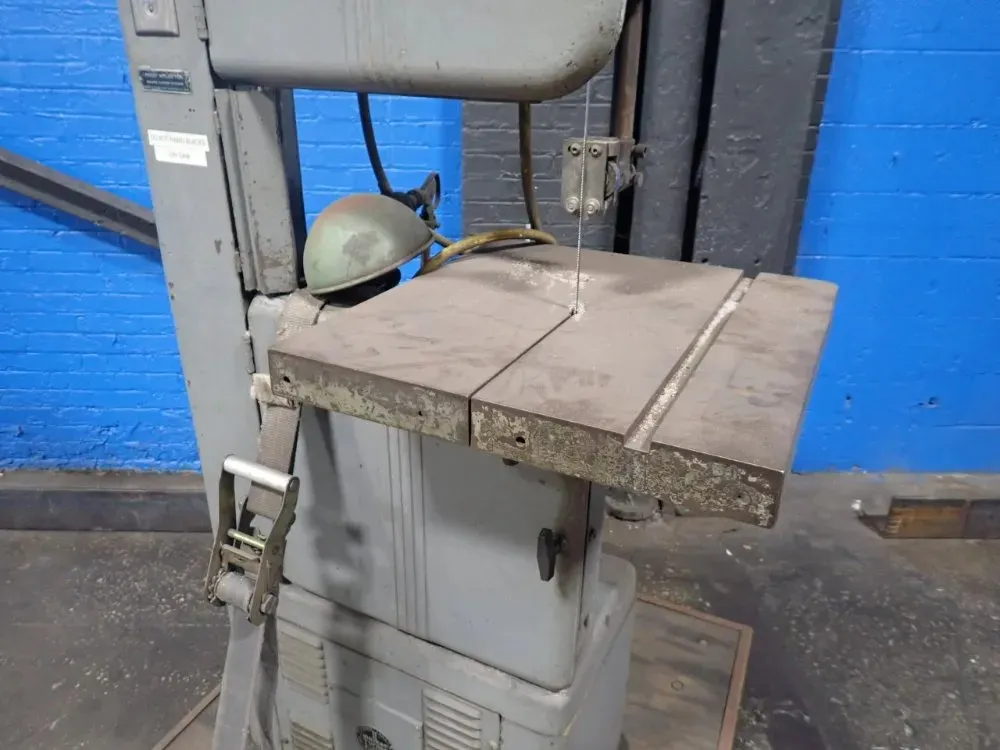 Walker-turner 18" X 19" Saw