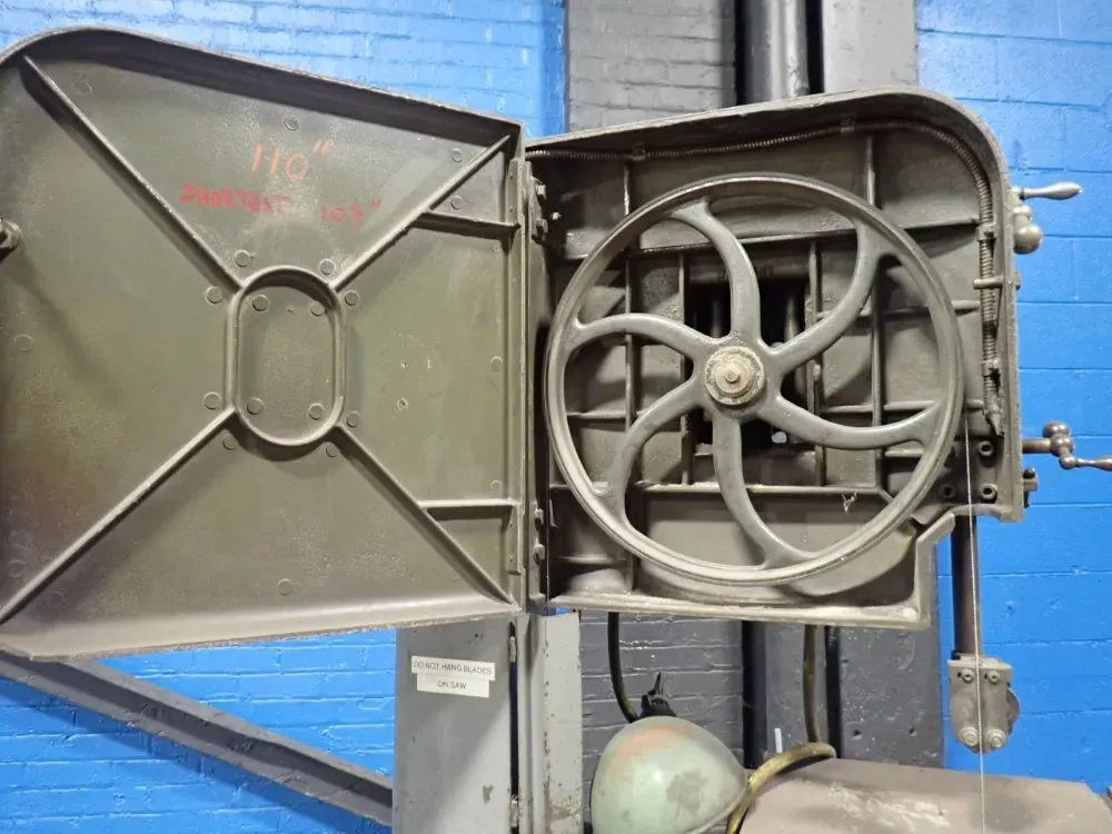 Walker-turner 18" X 19" Saw