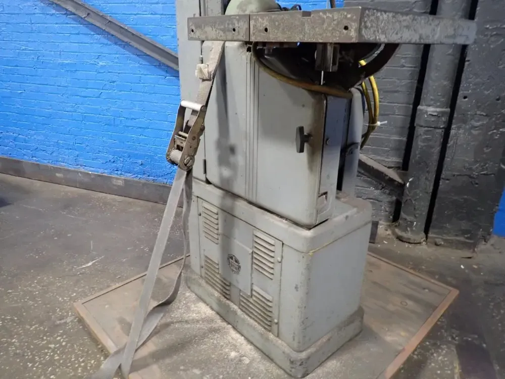 Walker-turner 18" X 19" Saw