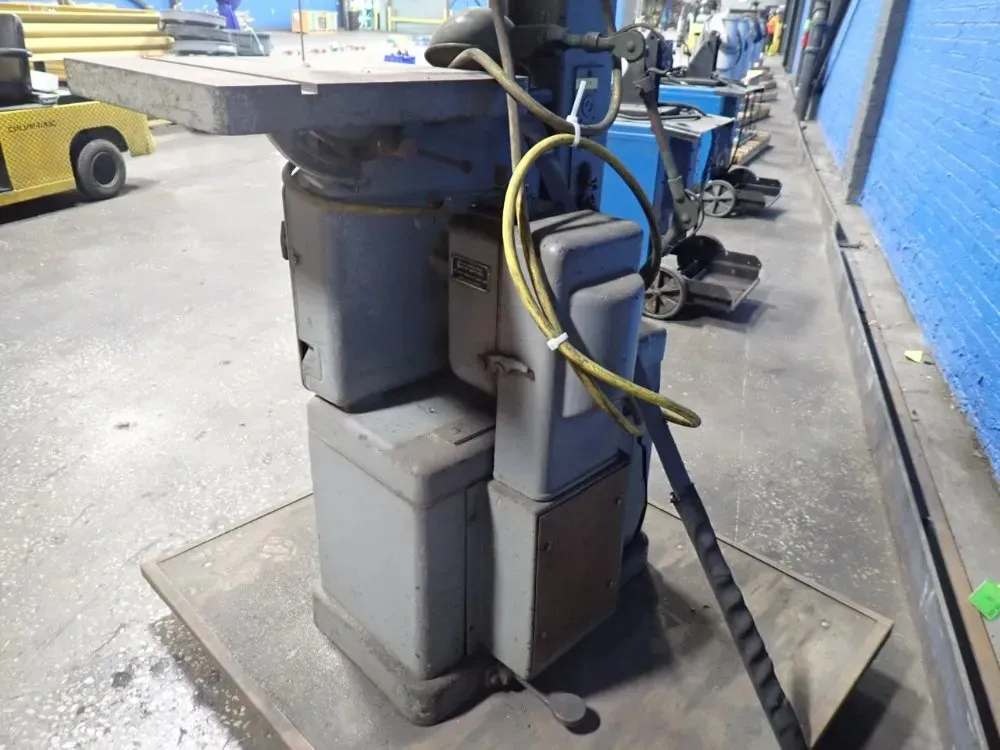 Walker-turner 18" X 19" Saw