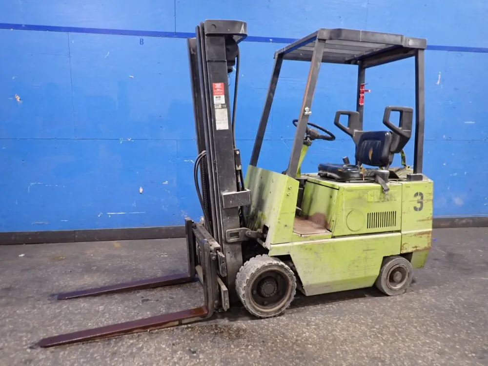 Clark 3150 Lbs Propane Forklift - Gcs17s