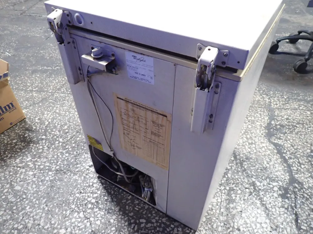 Whirlpool Deep Freezer - Eh050fxndo