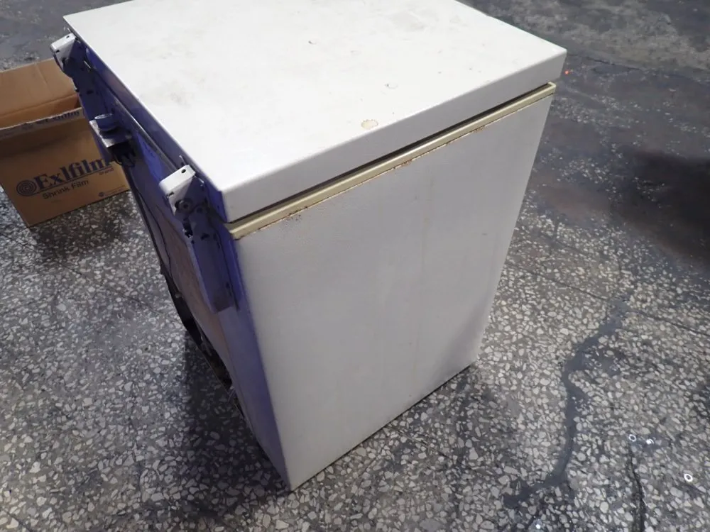 Whirlpool Deep Freezer - Eh050fxndo