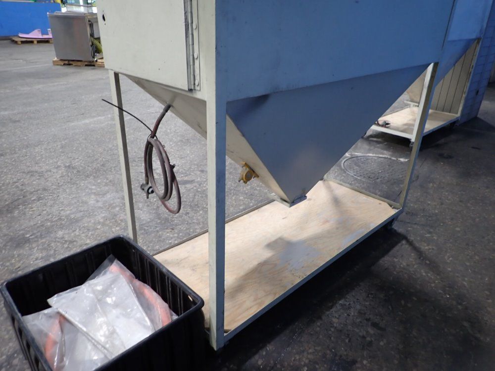 60" X 23" X 23" Blast Cabinet