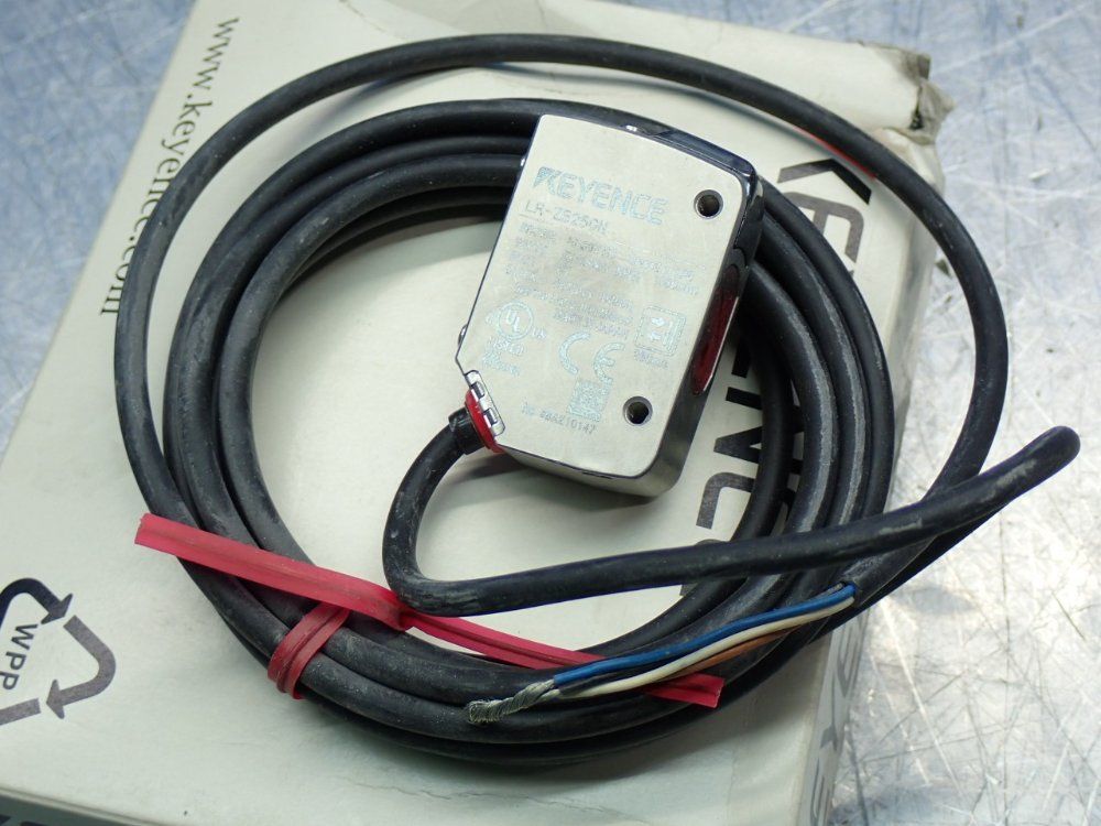 Keyence Lr-z Series Self-contained Cmos Laser Sensor - Lr-zb250n