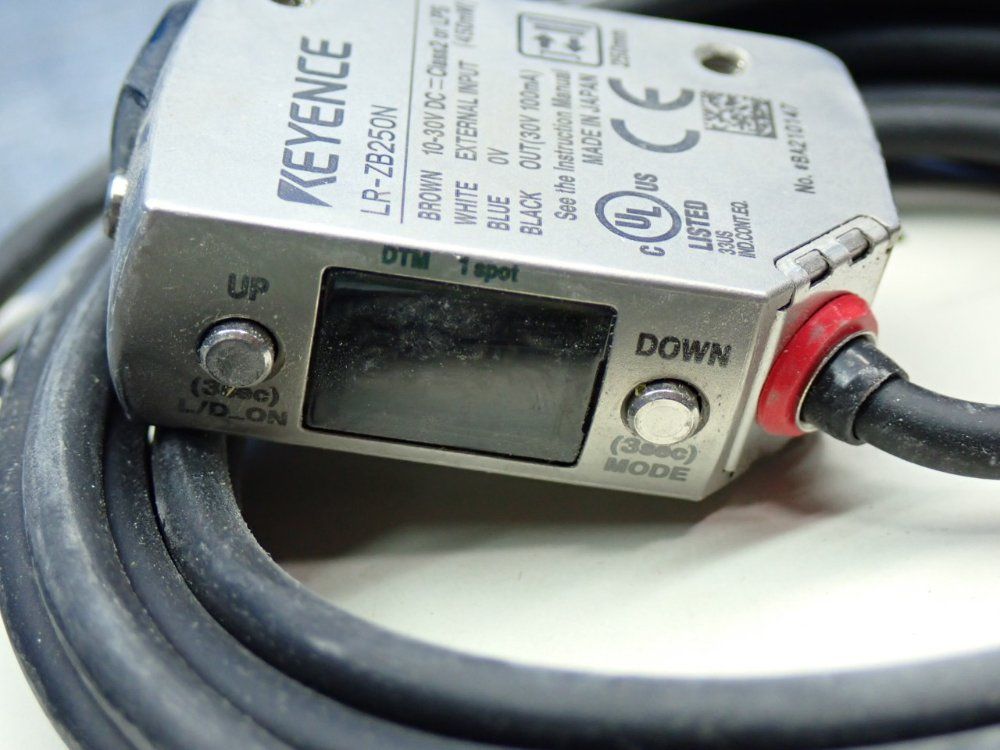 Keyence Lr-z Series Self-contained Cmos Laser Sensor - Lr-zb250n