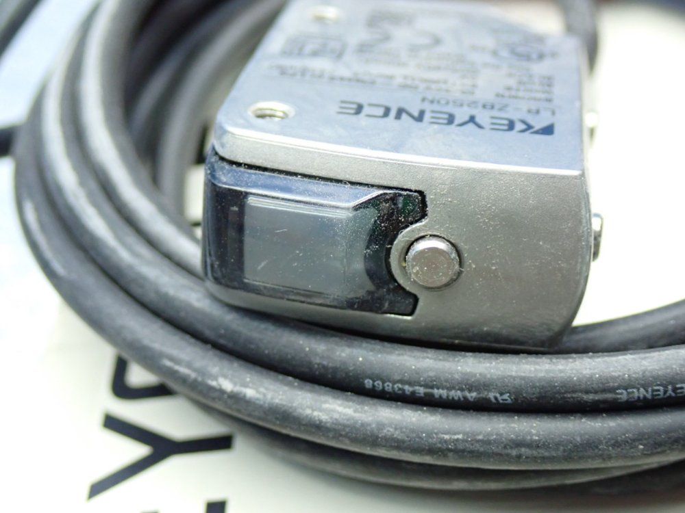 Keyence Lr-z Series Self-contained Cmos Laser Sensor - Lr-zb250n