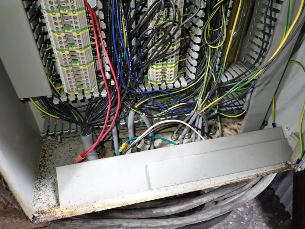 Behringer 18" X 23" Horizontal Band Saw - Hbp430n D0