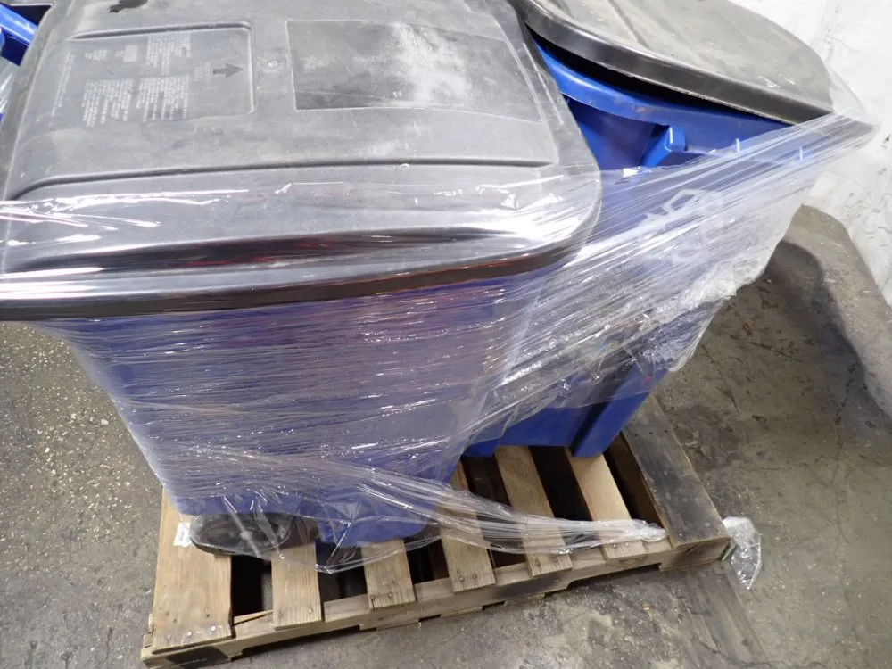 Rubbermaid 50 Gal Garbage Can