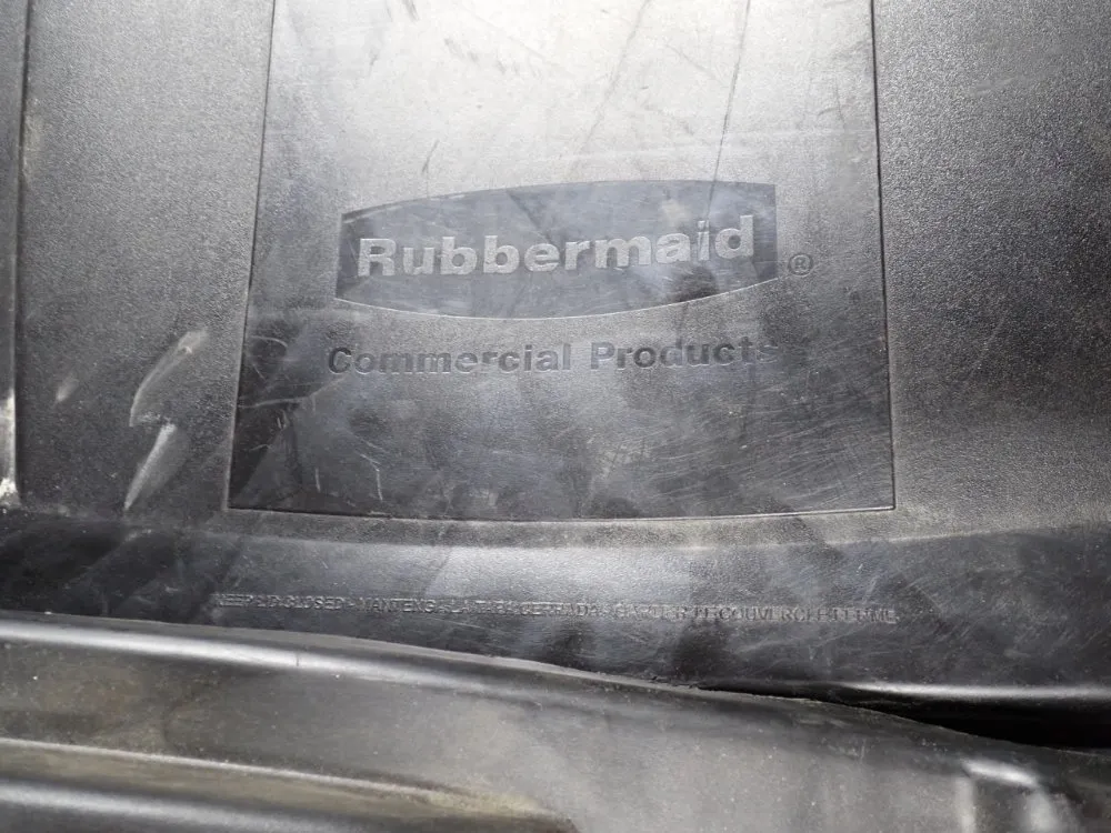 Rubbermaid 50 Gal Garbage Can