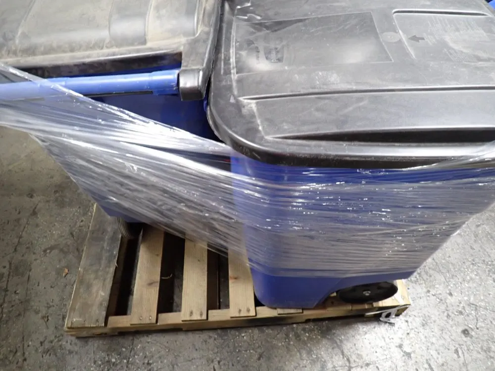 Rubbermaid 50 Gal Garbage Can