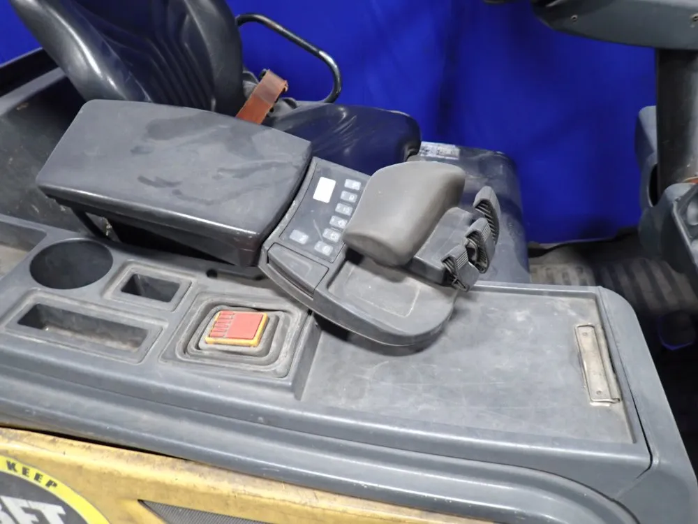 Cat 3940 Lbs Electric Forklift - 4000