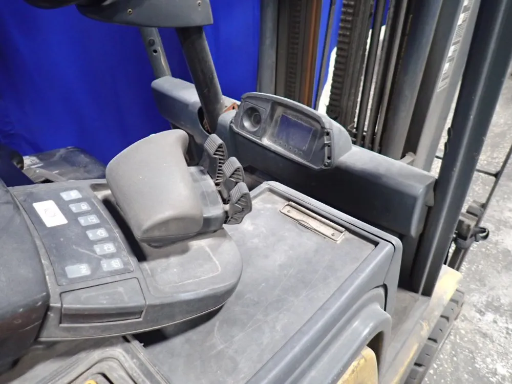 Cat 3940 Lbs Electric Forklift - 4000