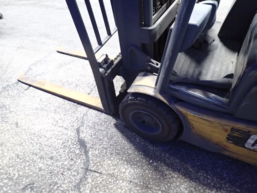 Cat 3940 Lbs Electric Forklift - 4000