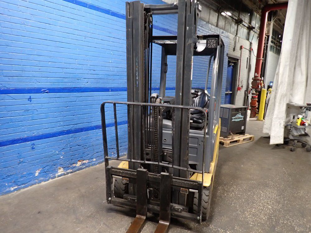 Caterpillar 3150 Lbs Electric Forklift - 2etc3000
