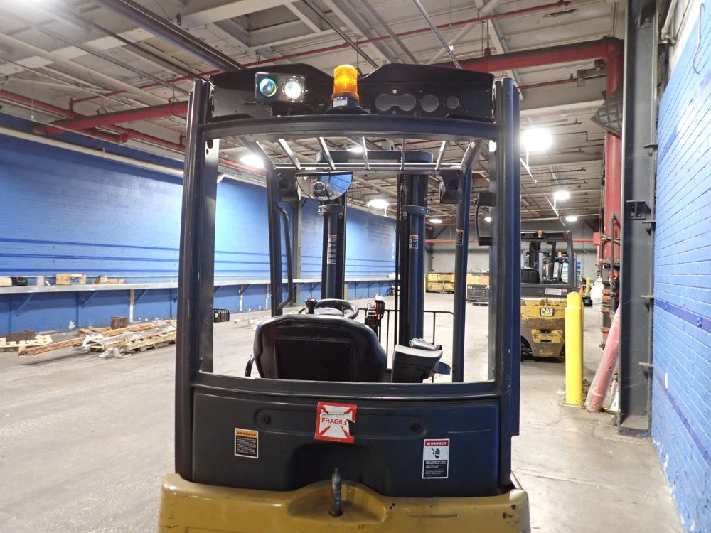 Caterpillar 3150 Lbs Electric Forklift - 2etc3000